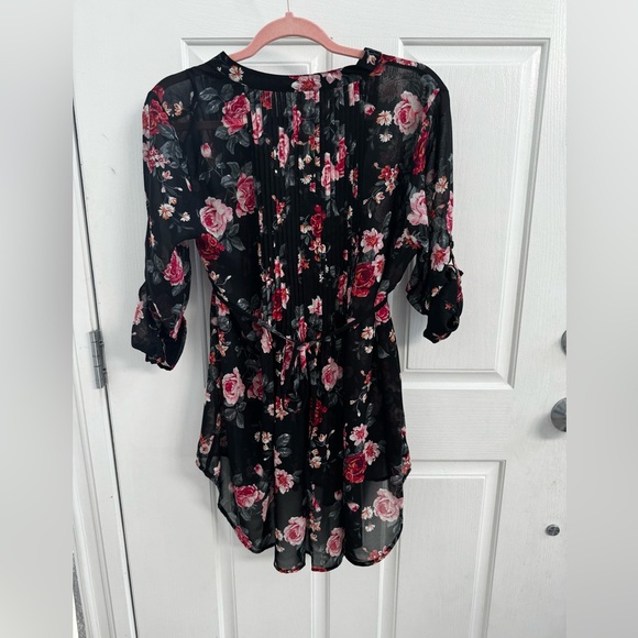 American Rag Cie black floral split neck top - Picture 4 of 8